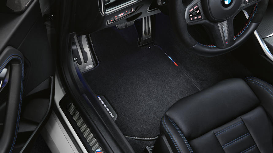 BMW M2 with BMW M Performance Parts: the M Performance floor mats