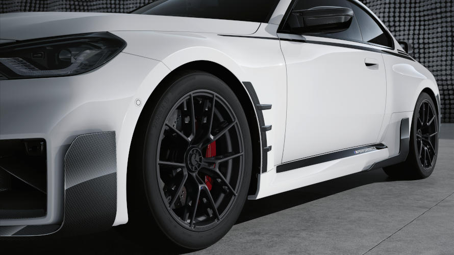 BMW M2 with BMW M Performance Parts: M Performance side spats in carbon fiber and M Performance side skirt attachements in carbon fiber.