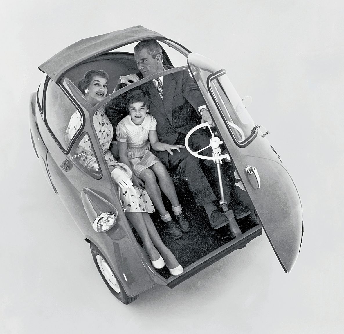 Die BMW Isetta Standardversion mit Rolldach.