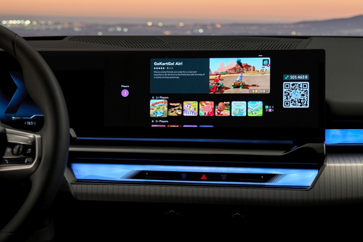 BMW i5 with AirConsole In-Car-Games 