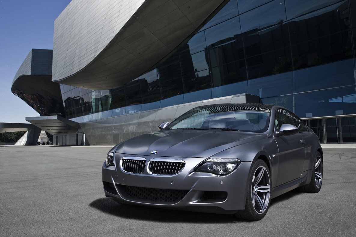 Der BMW M6 E63 Competition Limited Edition aus dem Jahr 2009, fotografiert von schräg-vorn.