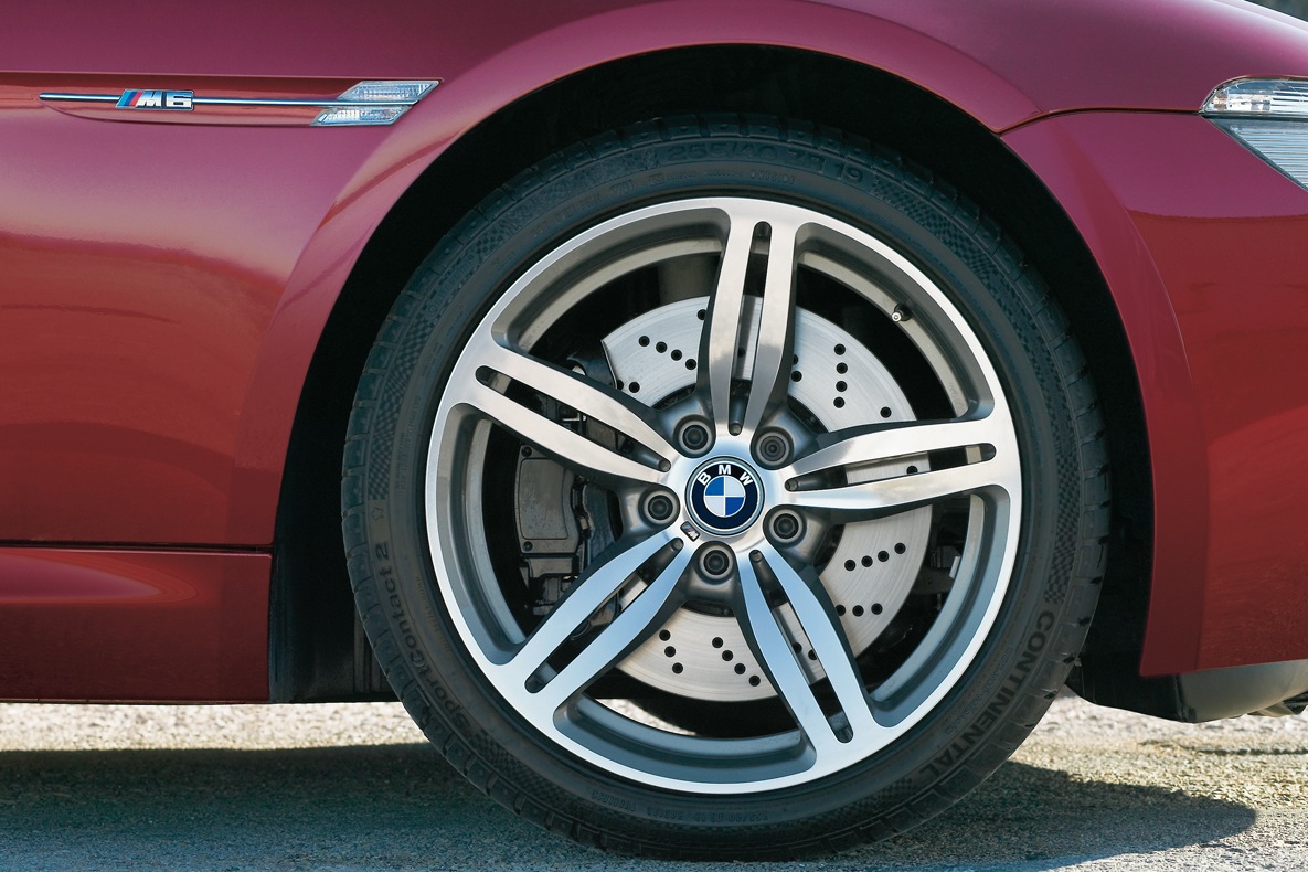 Die Felge des BMW M6 E63 im Fünfspeichendesign.