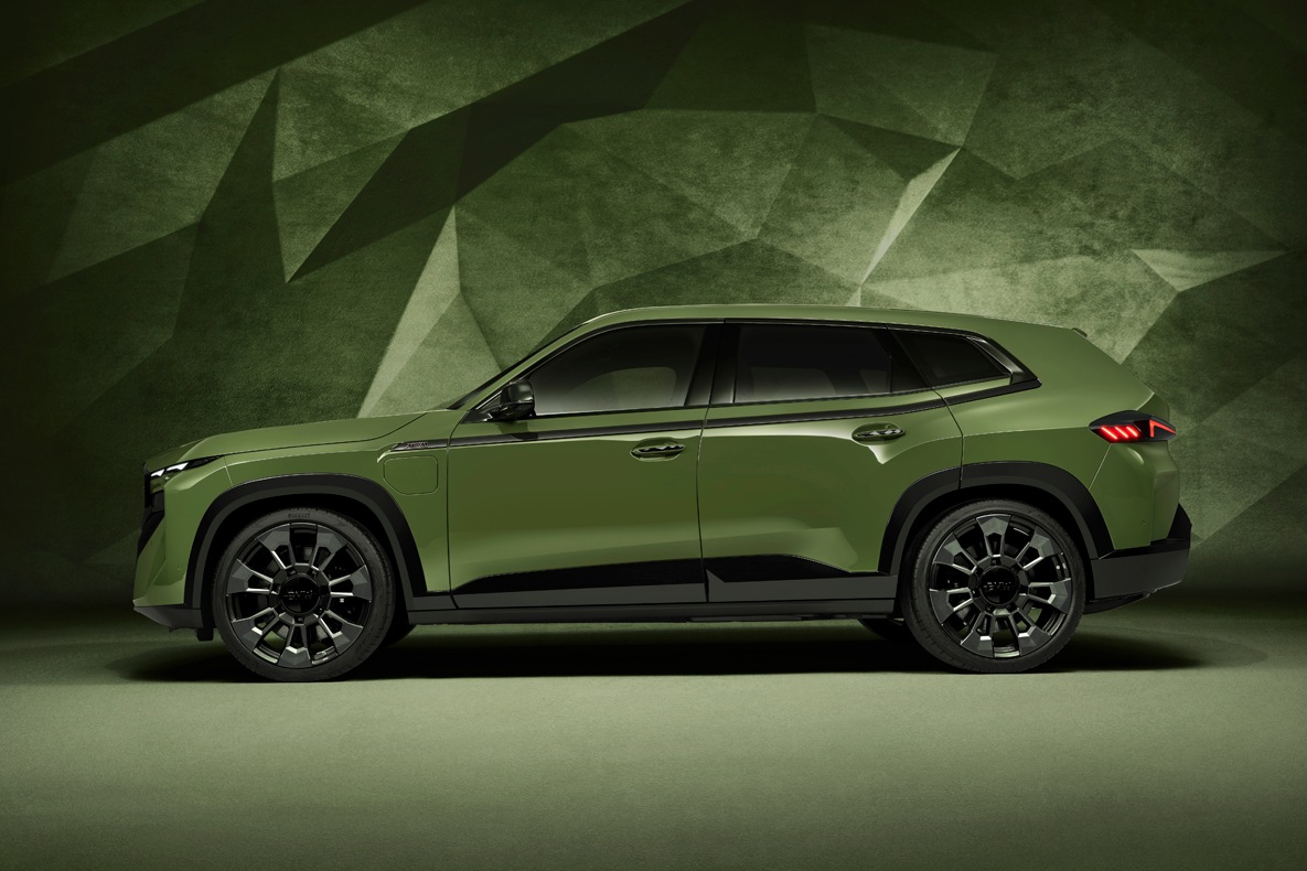 BMW XM in BMW Individual special paint finish Urban Green
