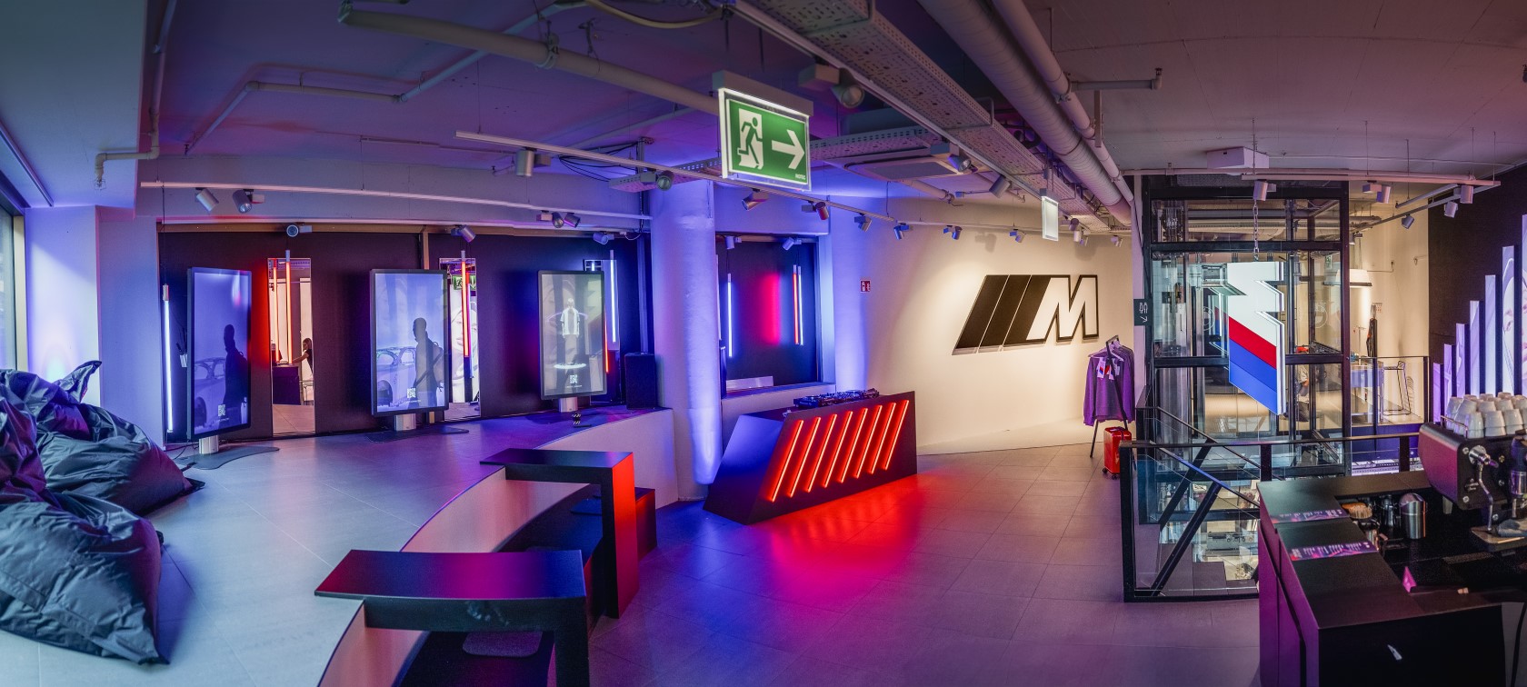 BMW M Pop-up-Store IAA 2023 Dipping