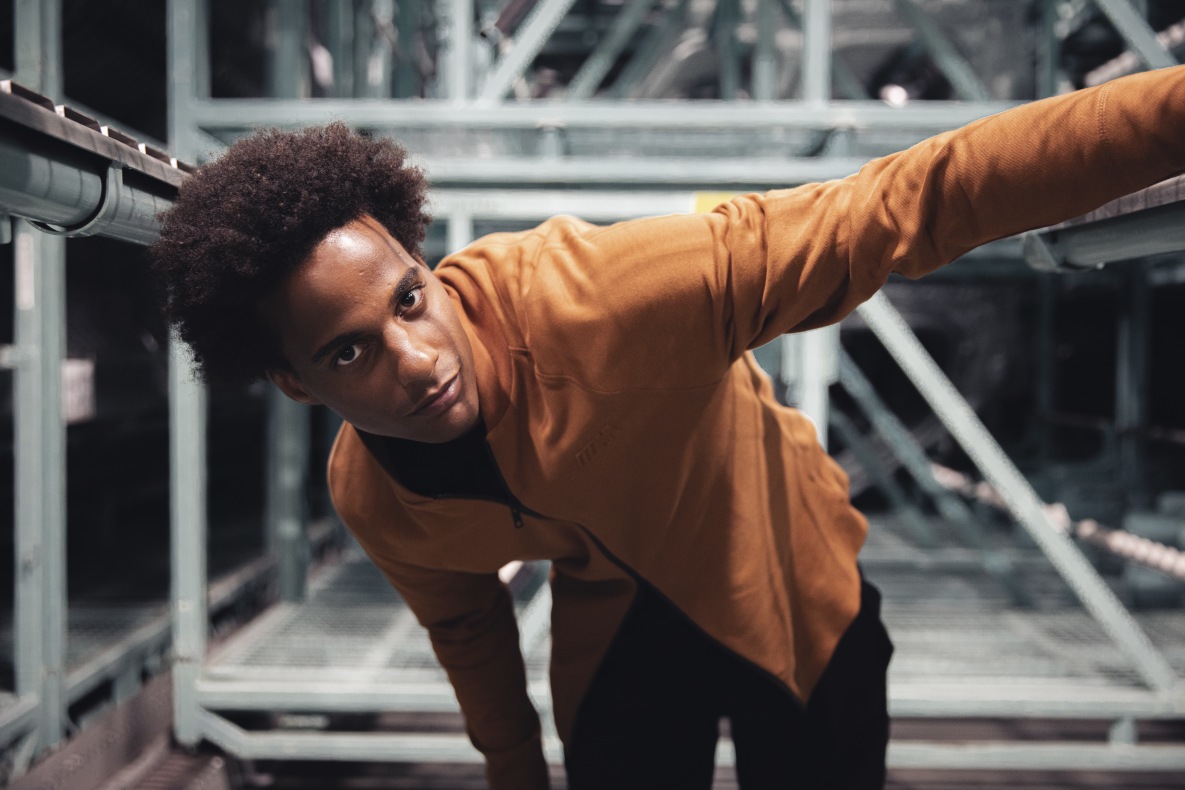 GOODS WITH FREUDE, BMW M Micro Raglan Sweat-Zip 