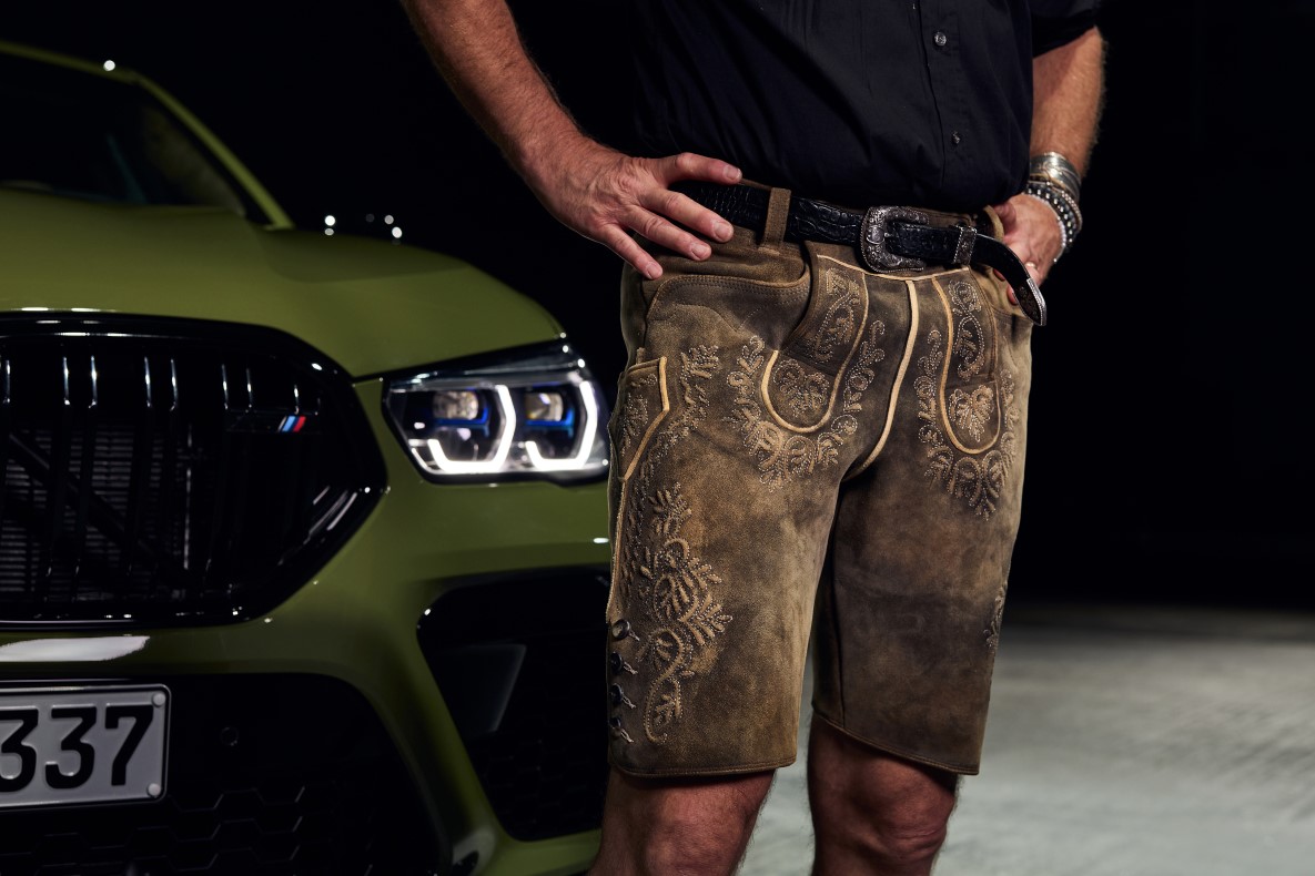 Meidl Lederhose Ludwig-Karl-August kurze Hose, sämisch Hirschleder, handbestickt