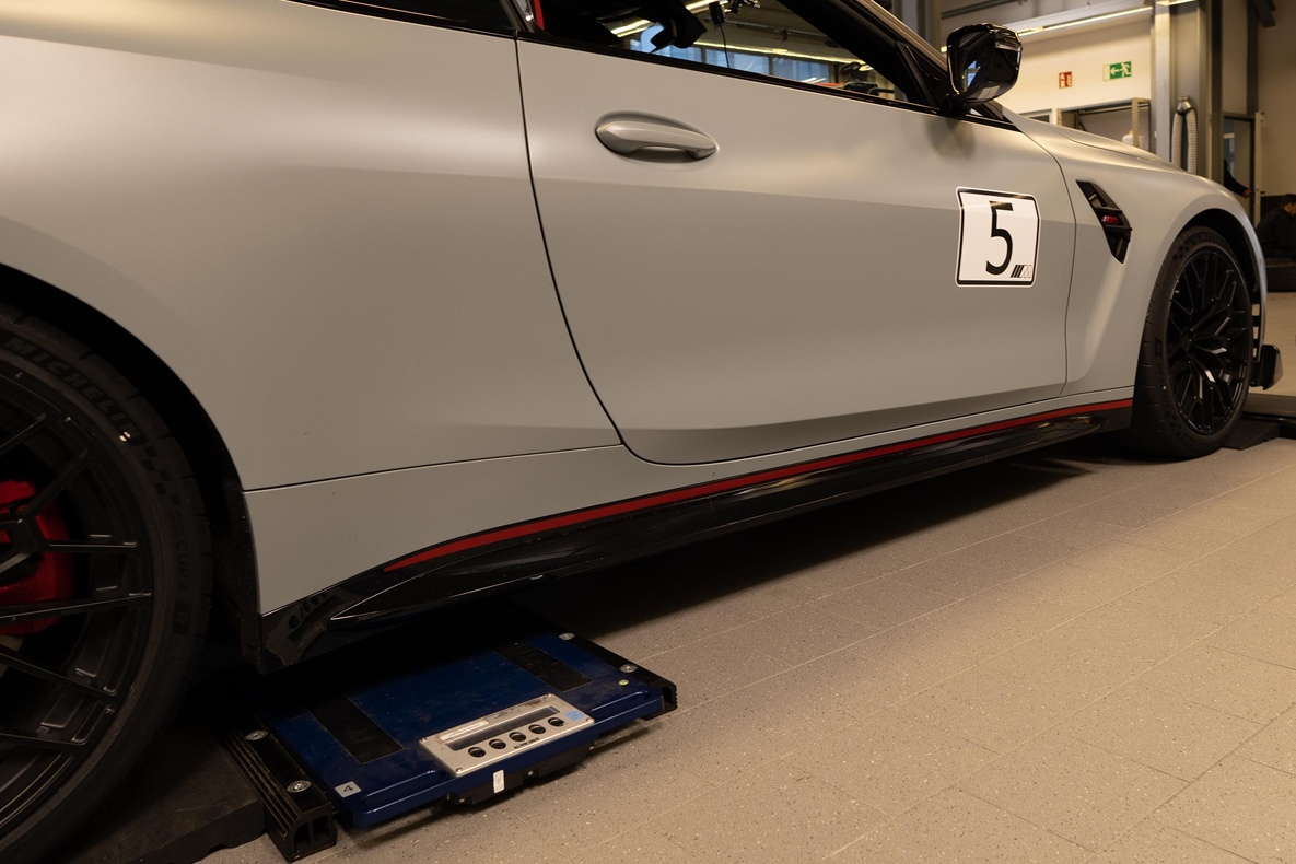 BMW M4 CSL auf der Waage