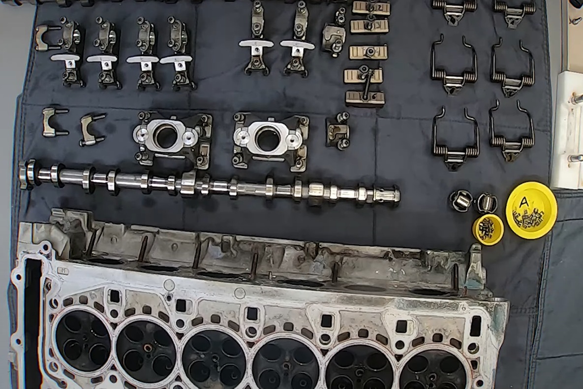 Der zerlegte BMW M S58 Motor der Red Bull Drift Brothers.