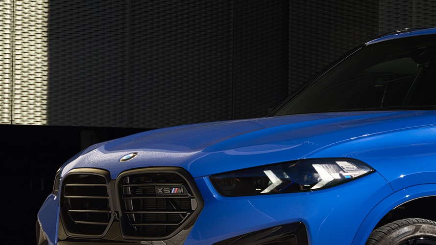 BMW X5 M Competition in BMW Individual Gentian Blue.