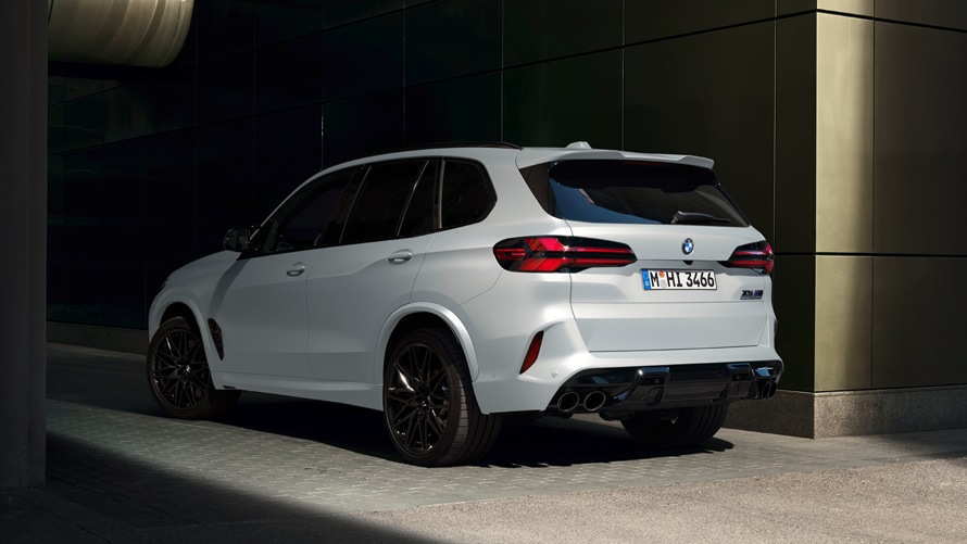 BMW X5 M Competition in BMW Individual Frozen Brilliant White.