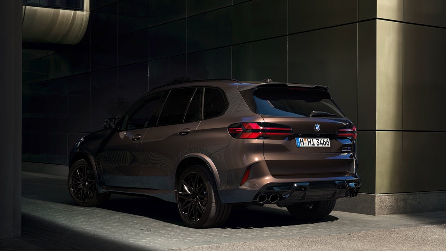 BMW X5 M Competition in BMW Individual Macadamia metallic.