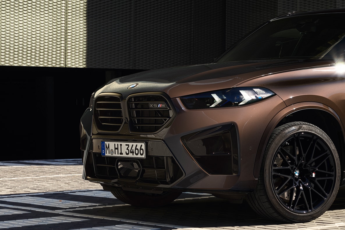 BMW X5 M Competition in BMW Individual Macadamia metallic.
