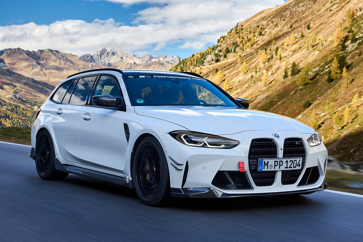 BMW M3 Touring with centerlock wheels and other BMW M Performance Parts The BMW M3 Touring with the new centerlock wheels and other BMW M Performance Parts from the front.