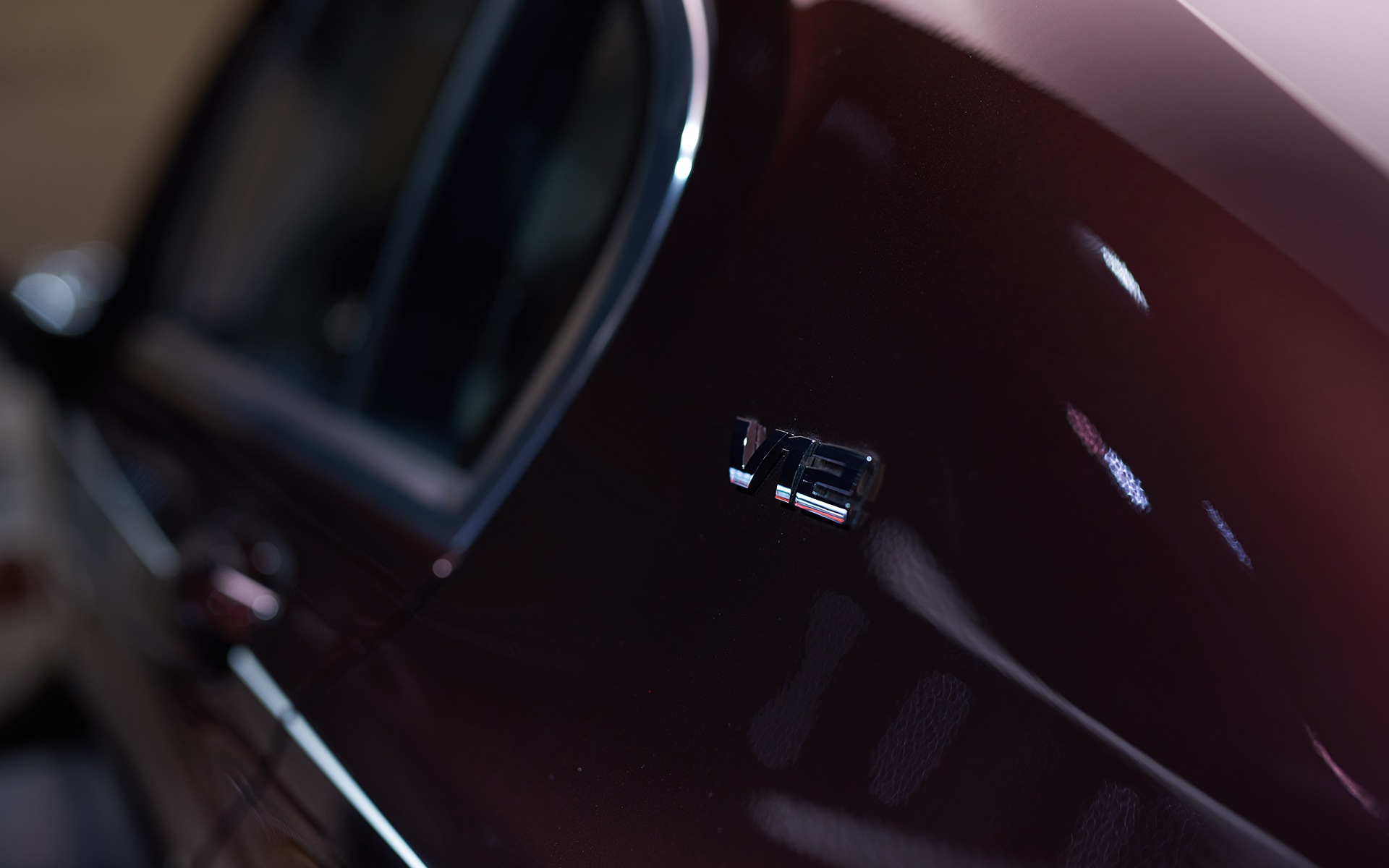 V12