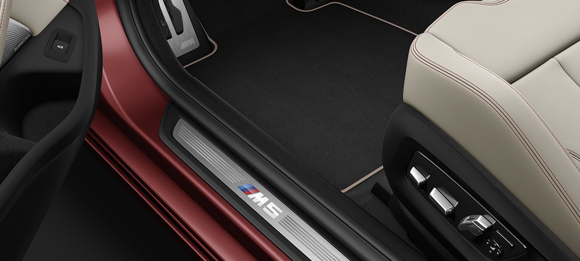 Der BMW M5 First Edition, Einstiegsleiste Der BMW M5 First Edition, Einstiegsleiste