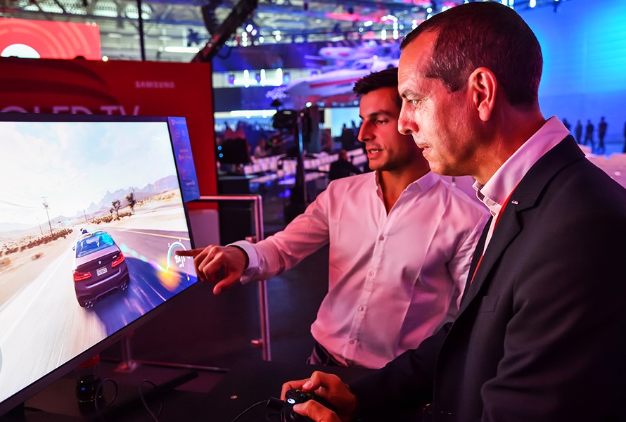 Bruno Spengler und Frank van Meel spielen NFS Payback