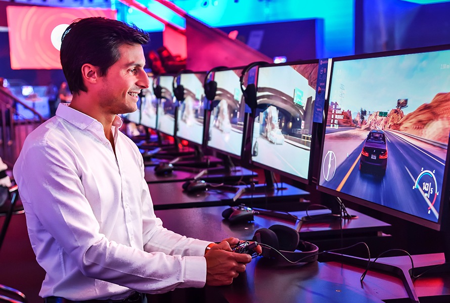 Bruno Spengler spielt NFS Payback