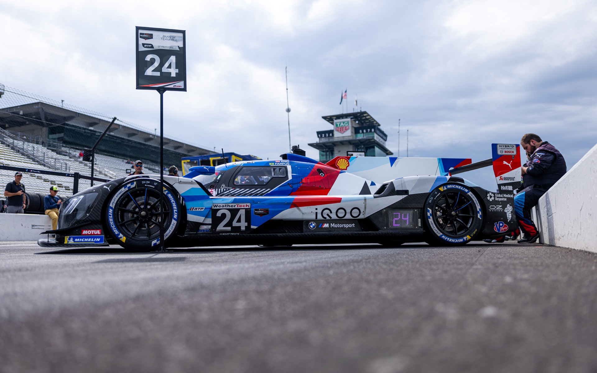 BMW M Hybrid V8