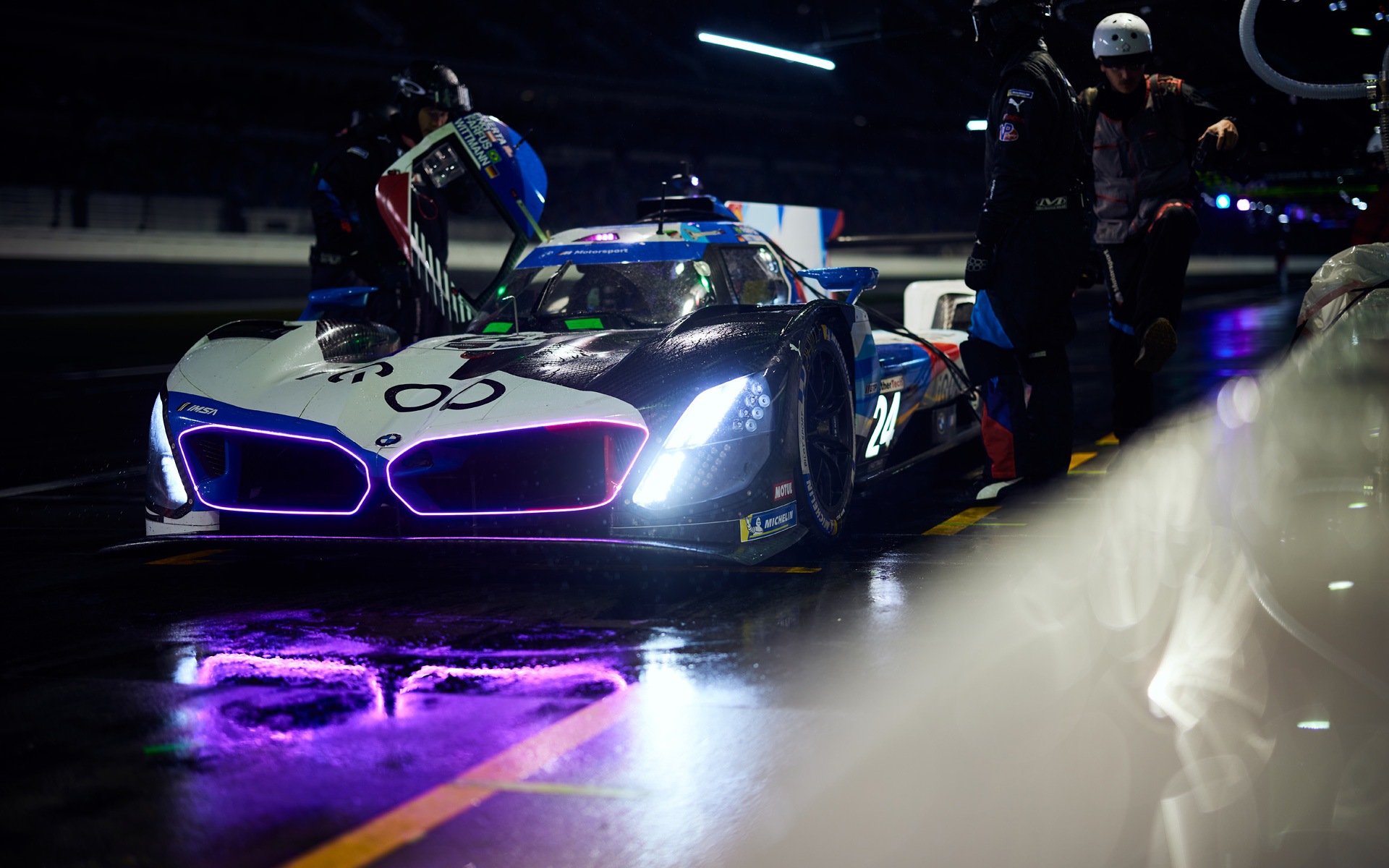 BMW M Hybrid V8