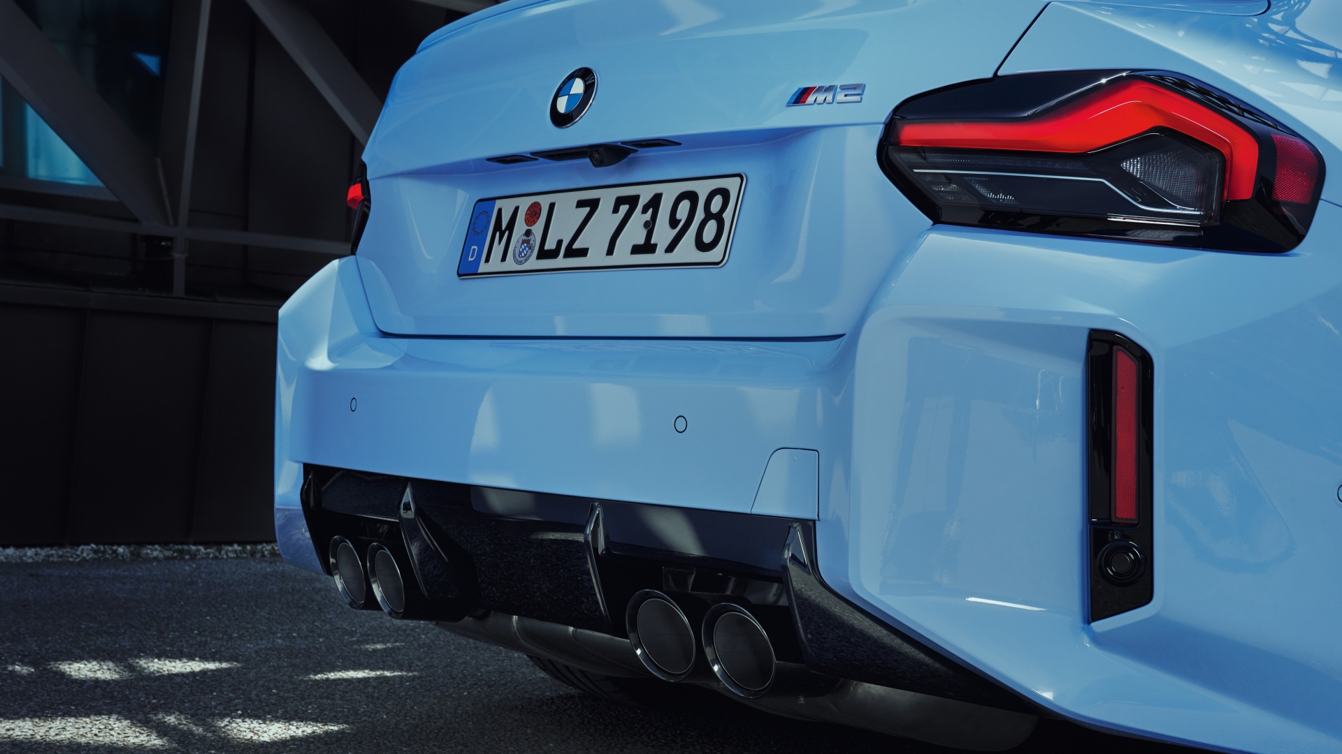 BMW M2 - мощный спортивный автомобиль с впечатляющим дизайном и улучшенными техническими характеристиками для настоящих автолюбителей BMW M2
