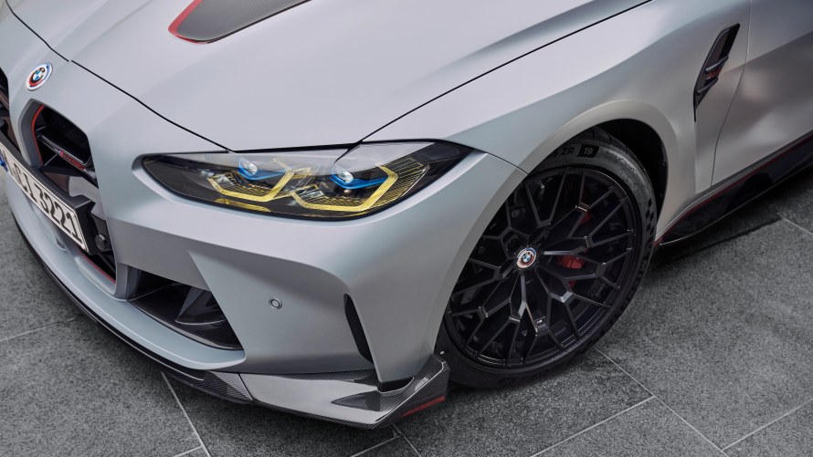 LIGHTWEIGHT MEETS PERFORMANCE. The intelligent mix of materials with carbon-fibre-reinforced plastic (CFRP) as well as special lightweight measures not only reduce the weight by approx. 100 kg compared with the BMW M4 Competition and thus fuel consumption, but also increases agility and performance.