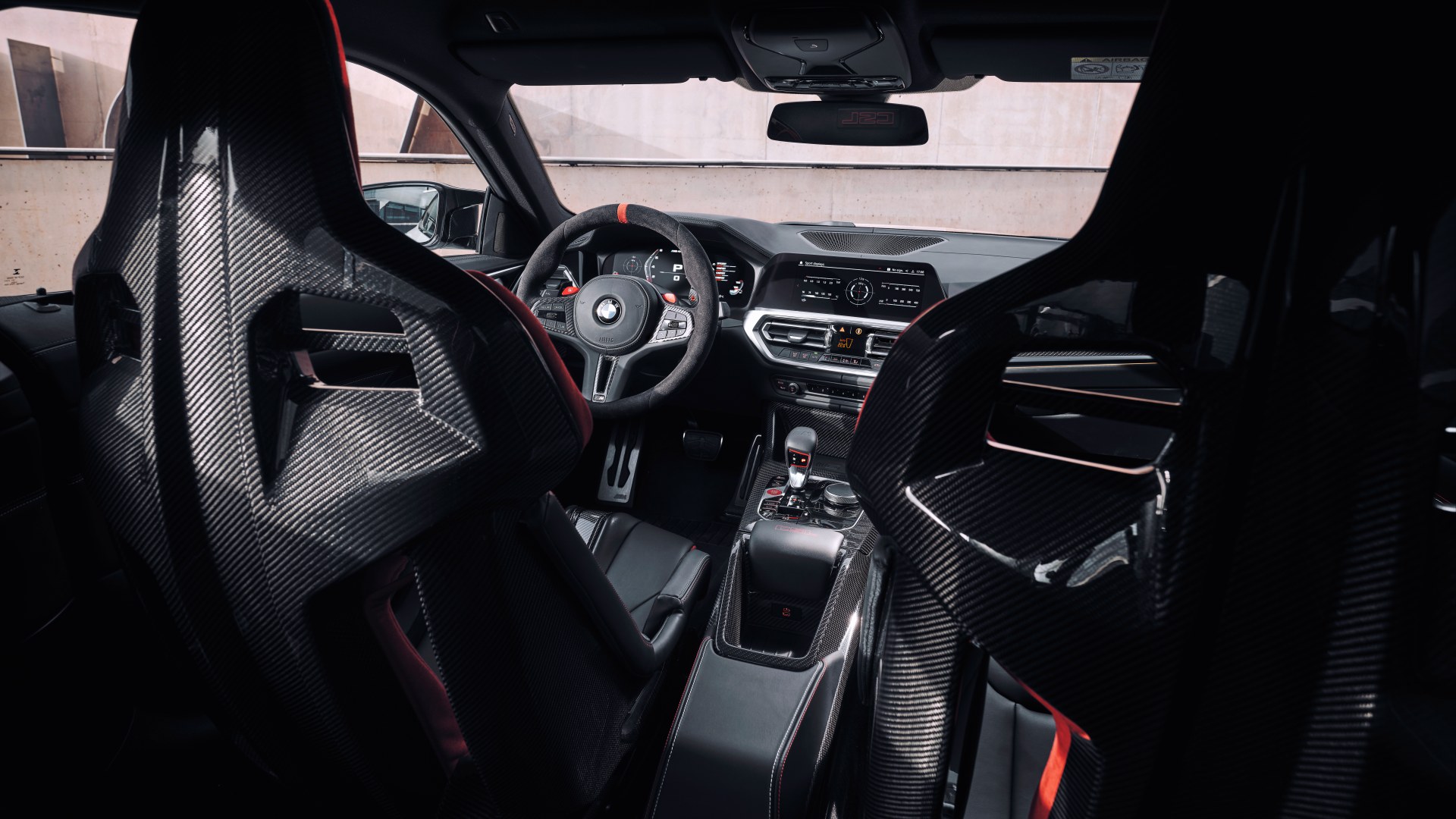 LIGHTWEIGHT CENTRE CONSOLE.