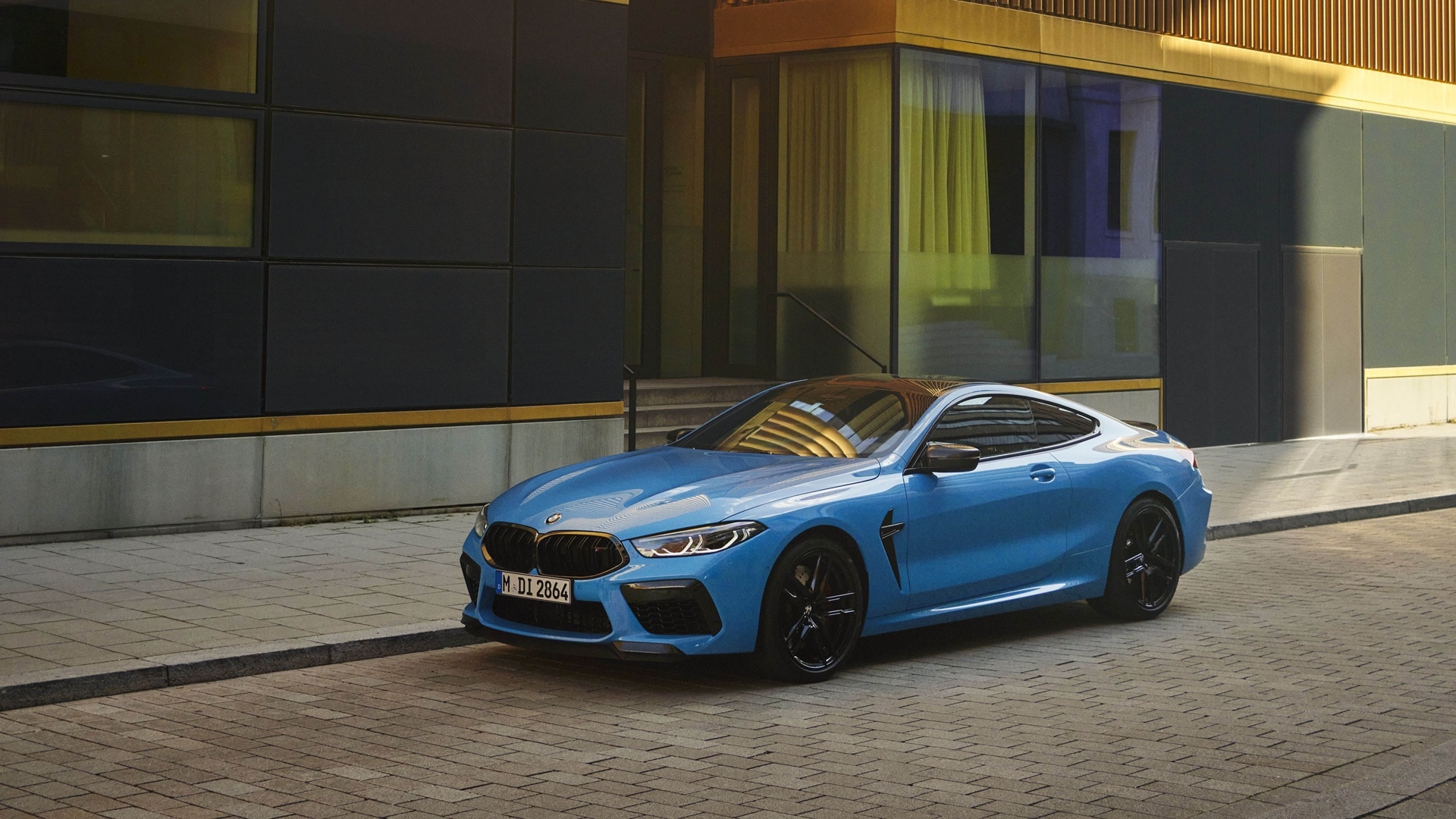 BMW M8 Coupé.