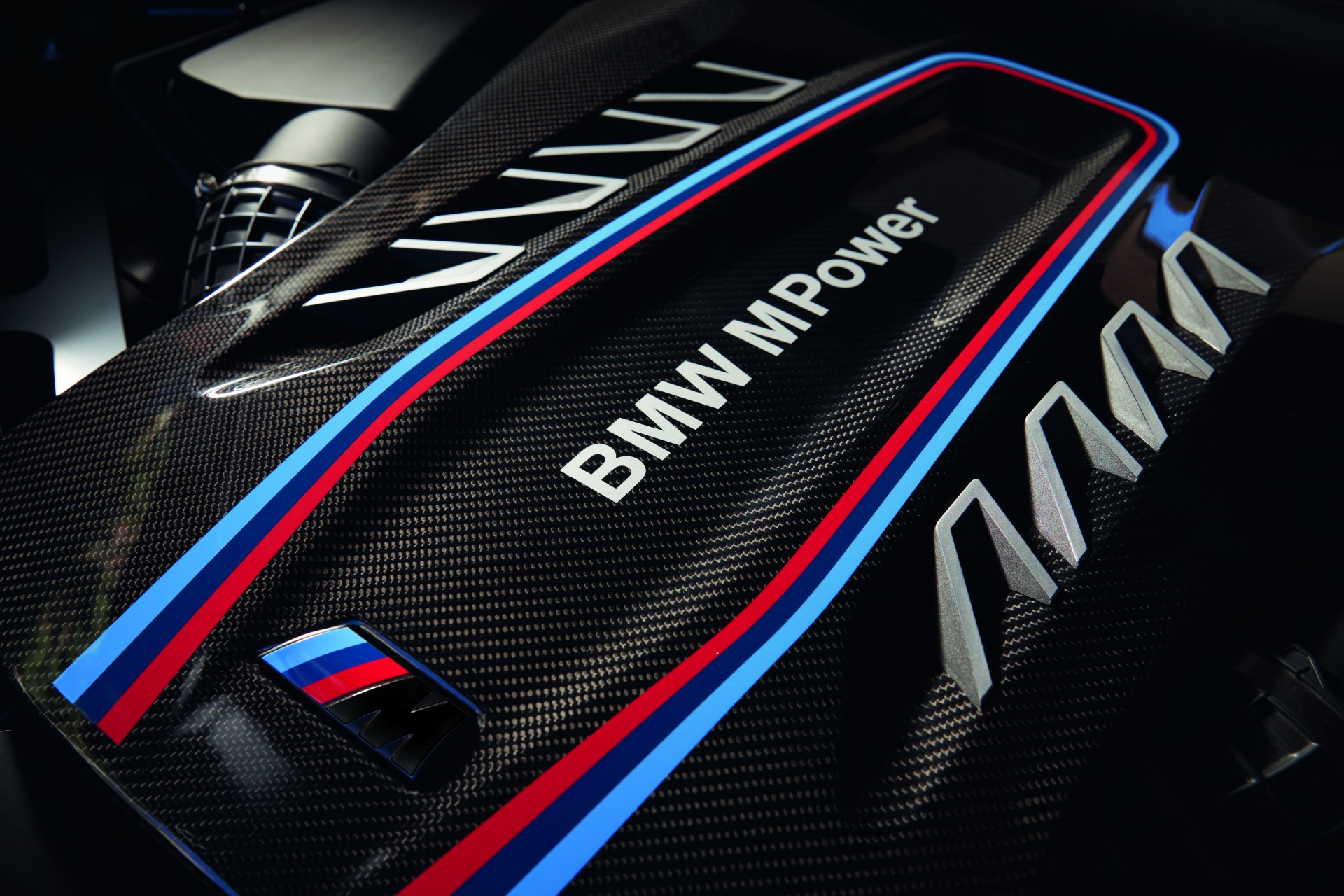 V8 engine of the BMW X6 M Competition