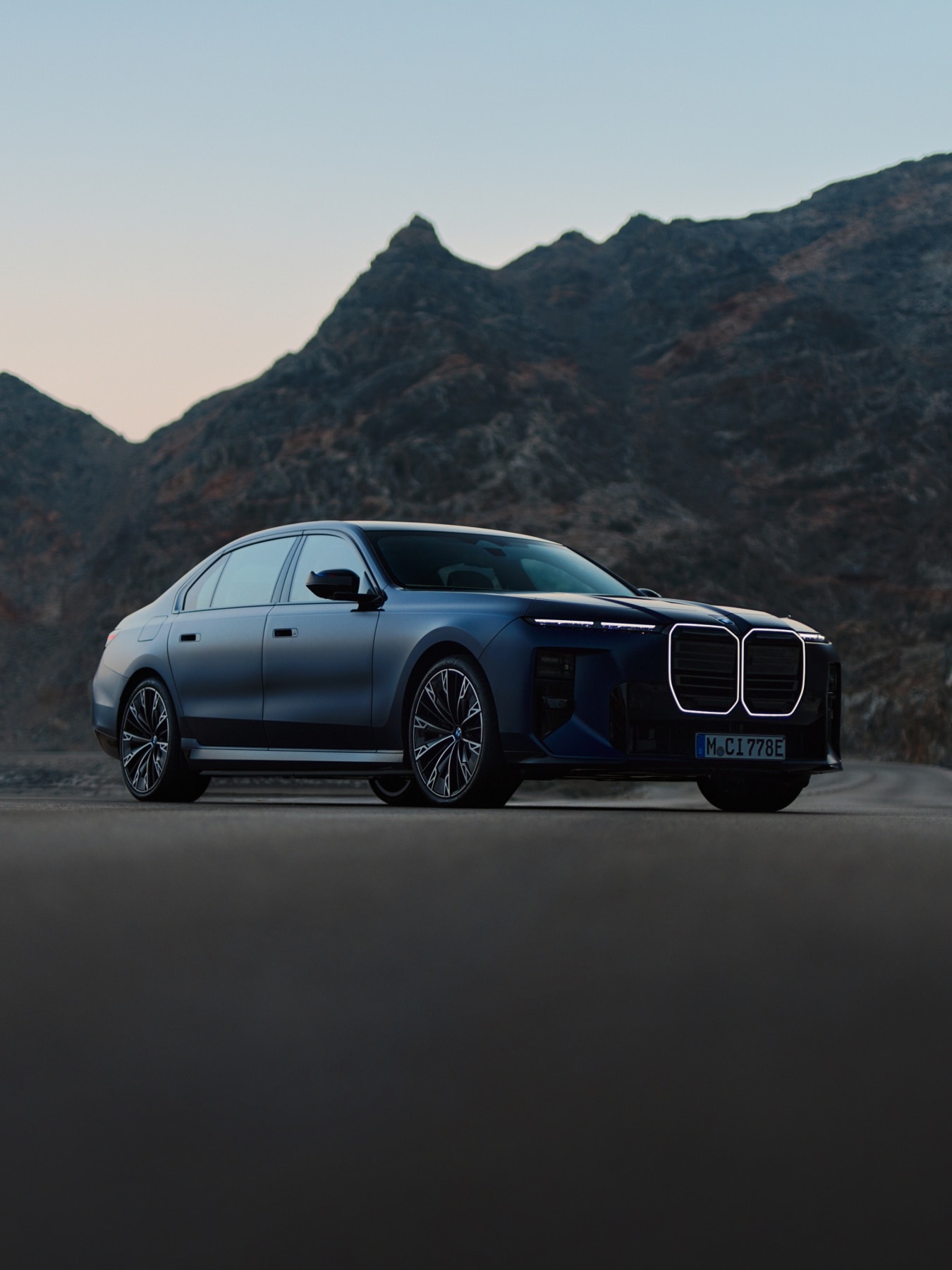 BMW M760e and BMW i7 M70