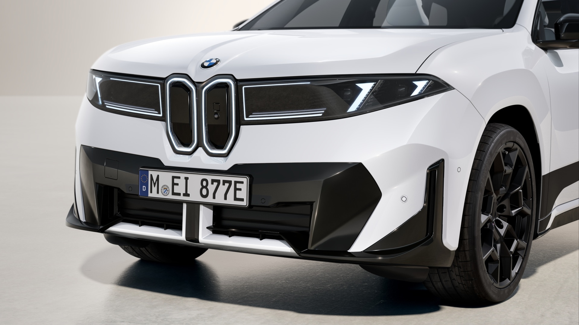 BMW iX4 M60 xDrive NA7 mit M Performance Parts