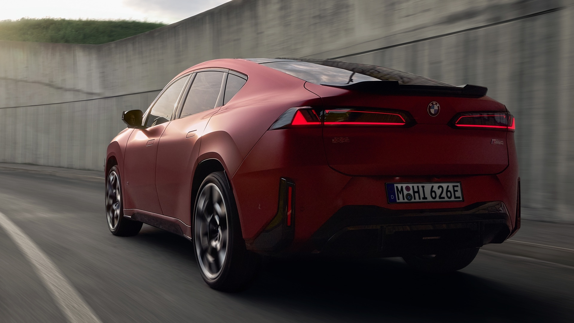 DER BMW iX4 M60 xDRIVE.