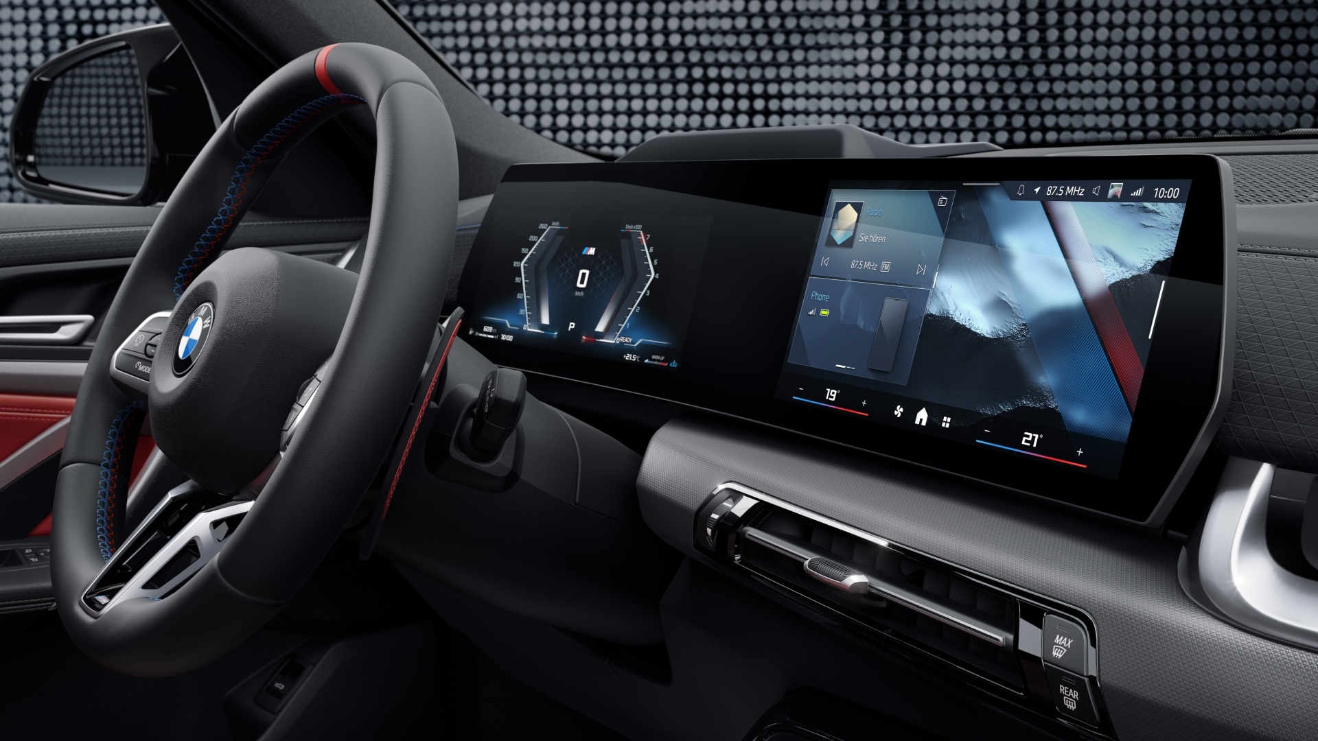 Interior with steering wheel and curved display of the BMW X1 M35i xDrive