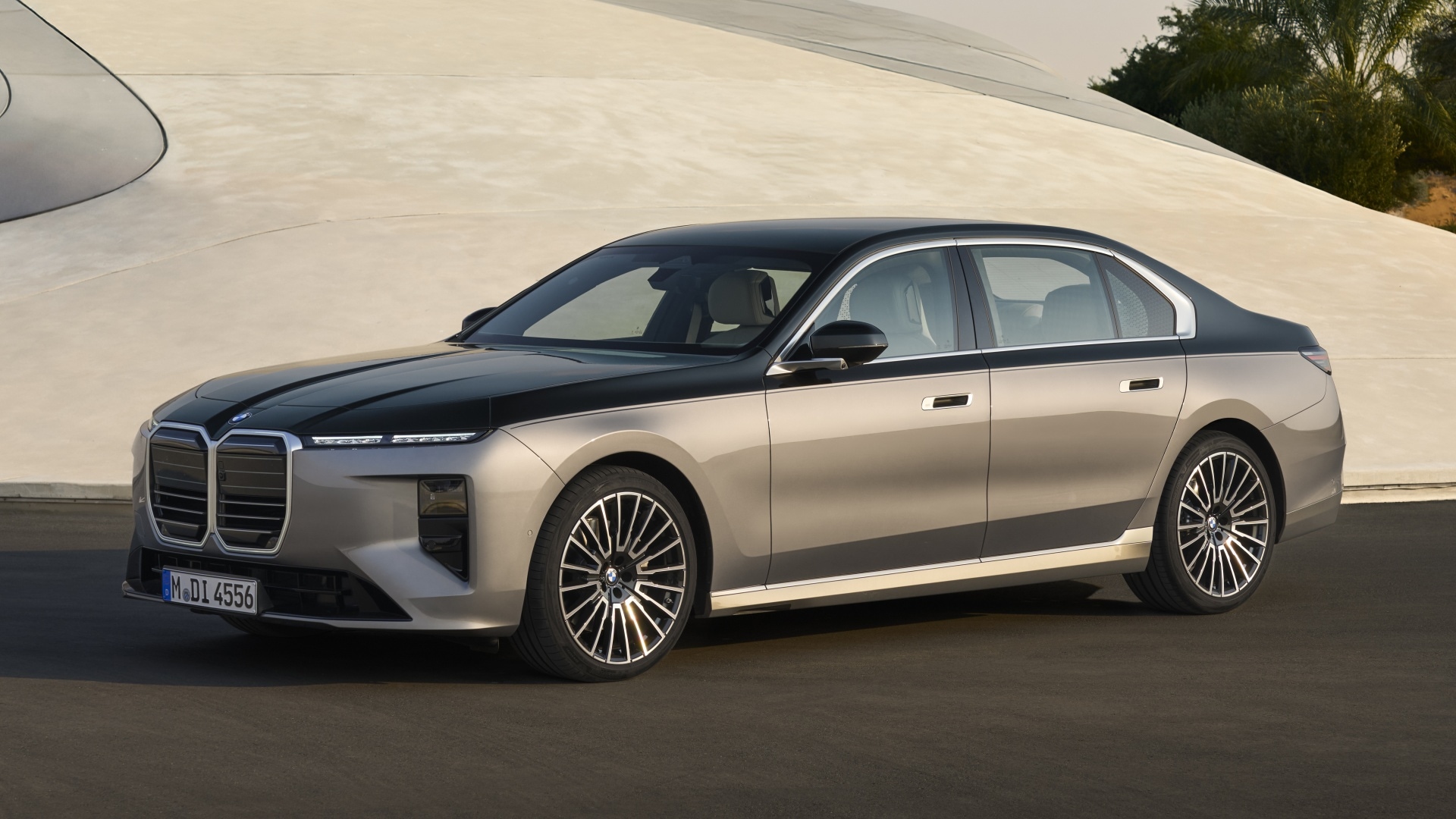 BMW 7 Series with BMW Individual Two-Tone paint finish