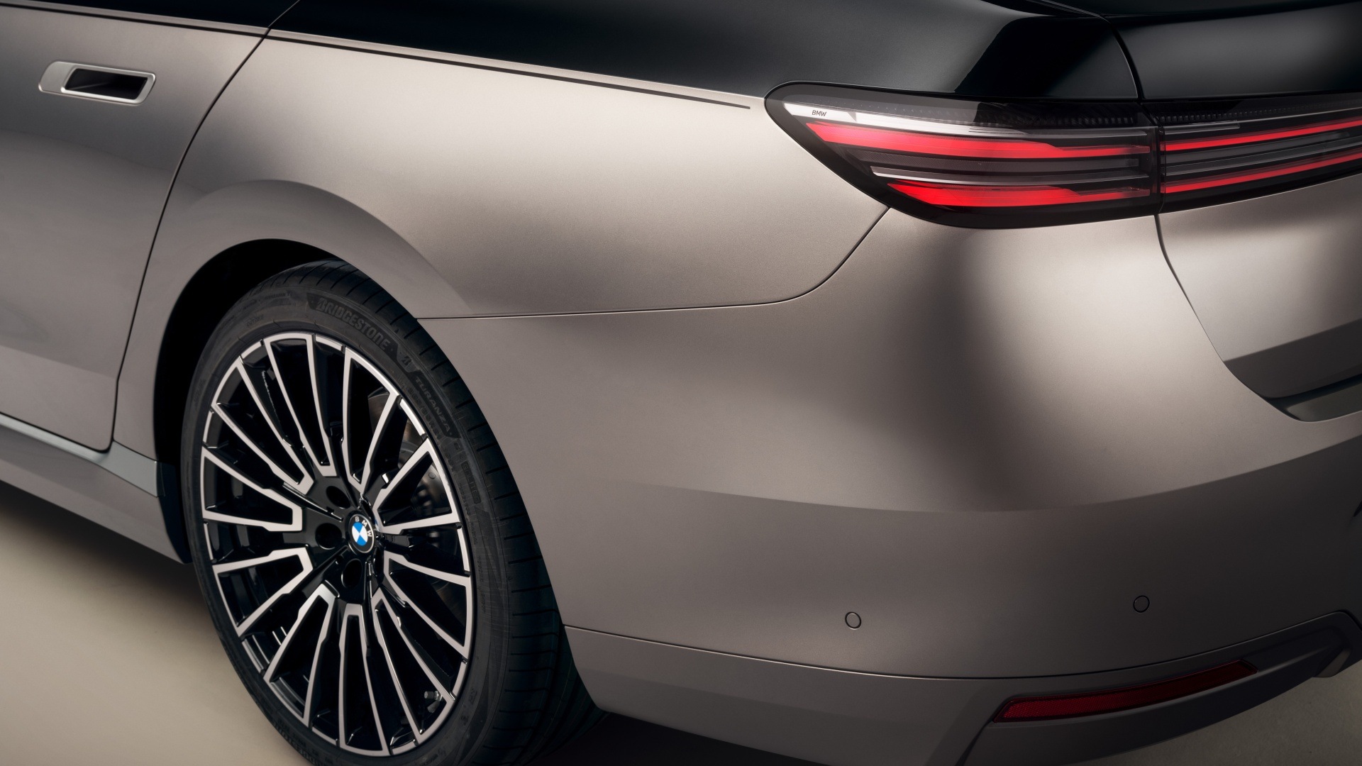 BMW INDIVIDUAL Leichtmetallrad Multi-Speiche 1055 I Bicolor