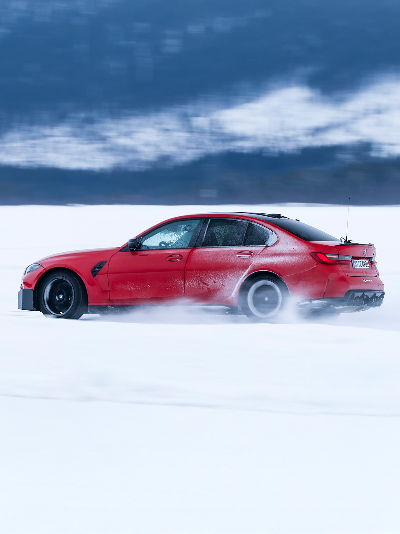 Fahrzeug im Schnee