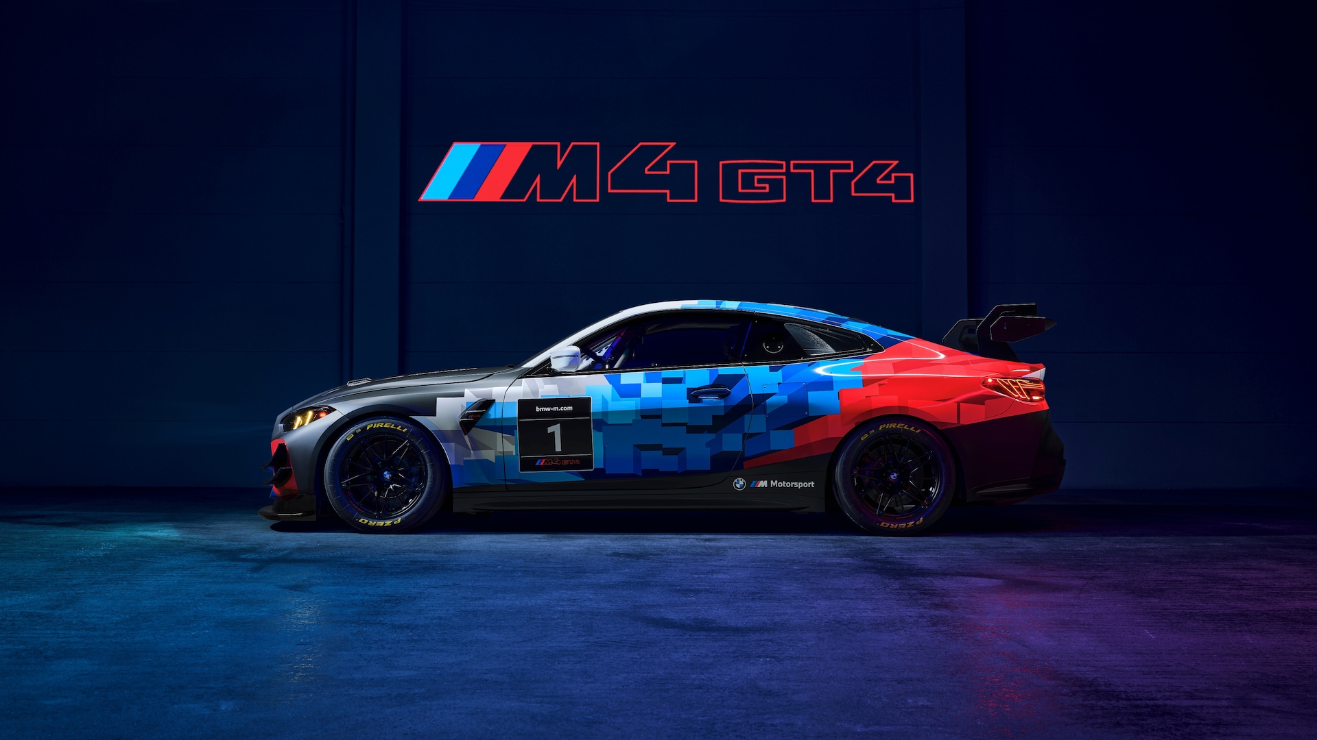 BMW M4 GT4 EVO Seitenansicht