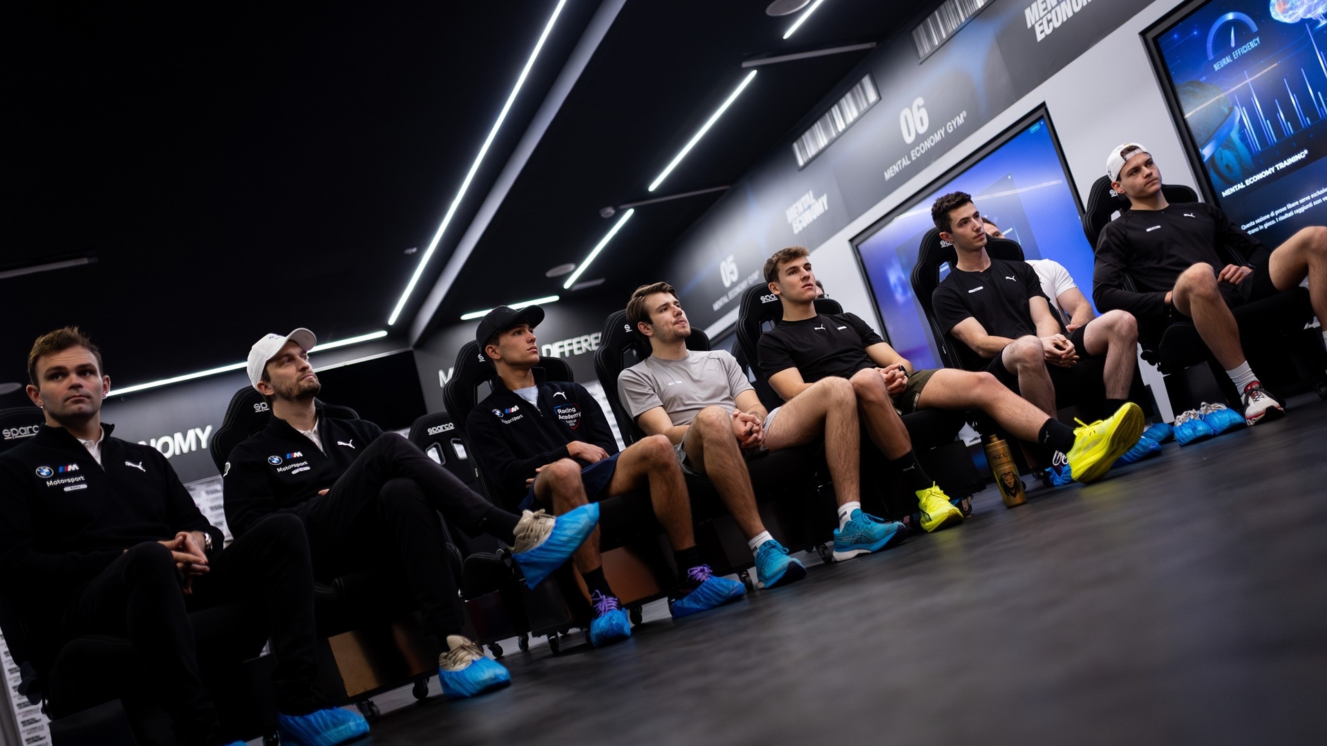 Die "Class of 2026" samt Mentoren bei der Schulung in Viareggio bei Formula Medicine. 