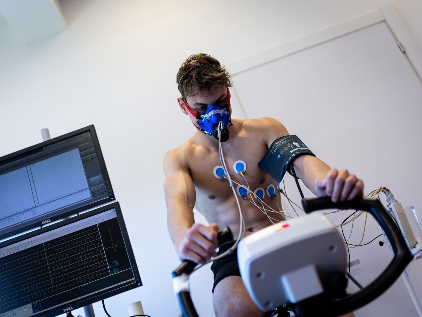Jüngster Teilnehmer der „Class of 2026“, Thomas Rackl, beim Cardio-Training. 