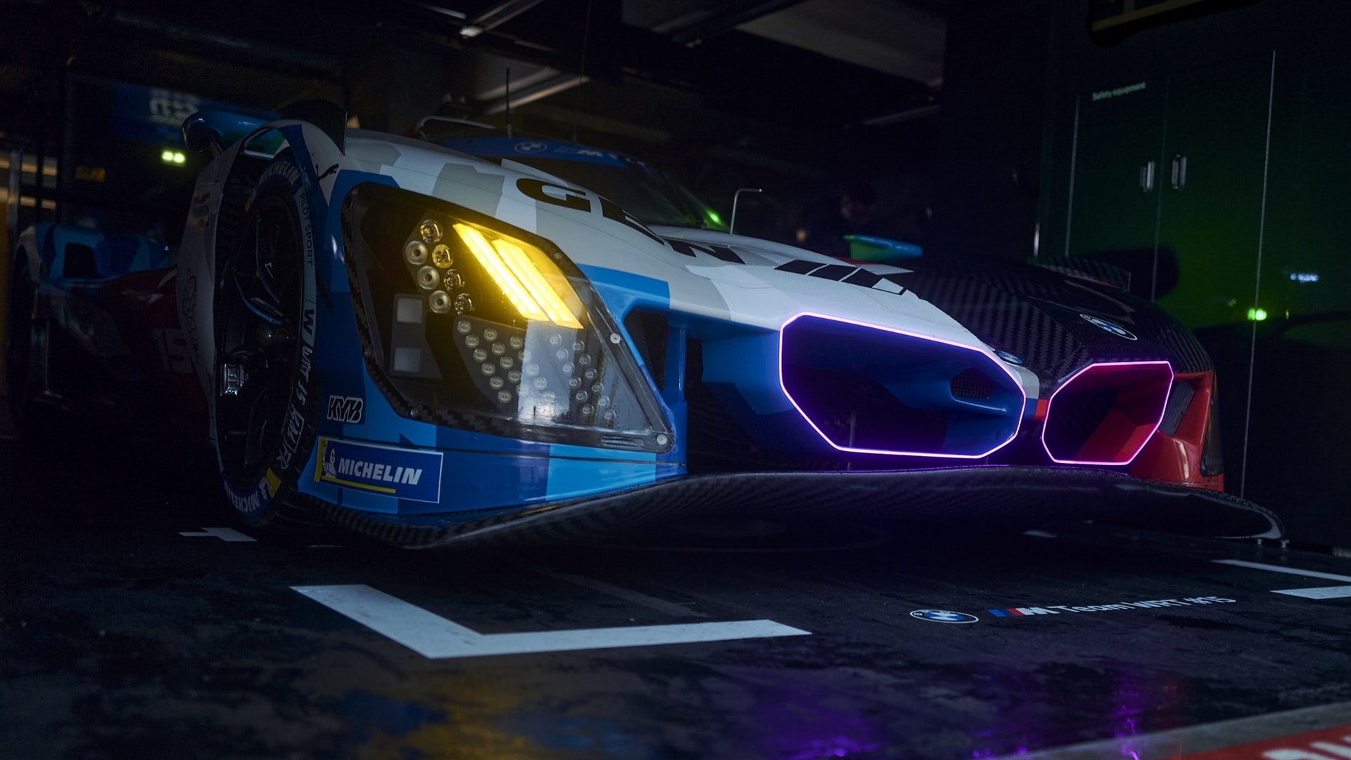 BMW M Hybrid V8