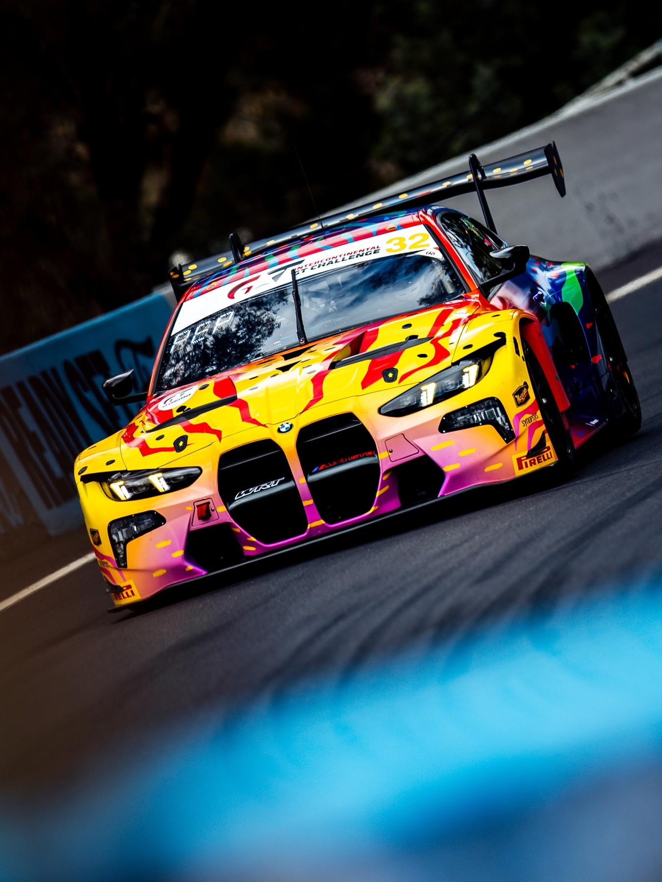 Der BMW M4 GT3 EVO von BMW M Team WRT beim 12-Stunden-Rennen von Bathurst 2026.