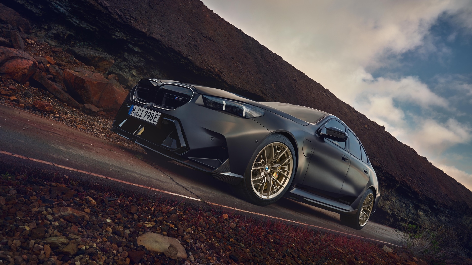 BMW M PERFORMANCE PARTS. - Made to express.