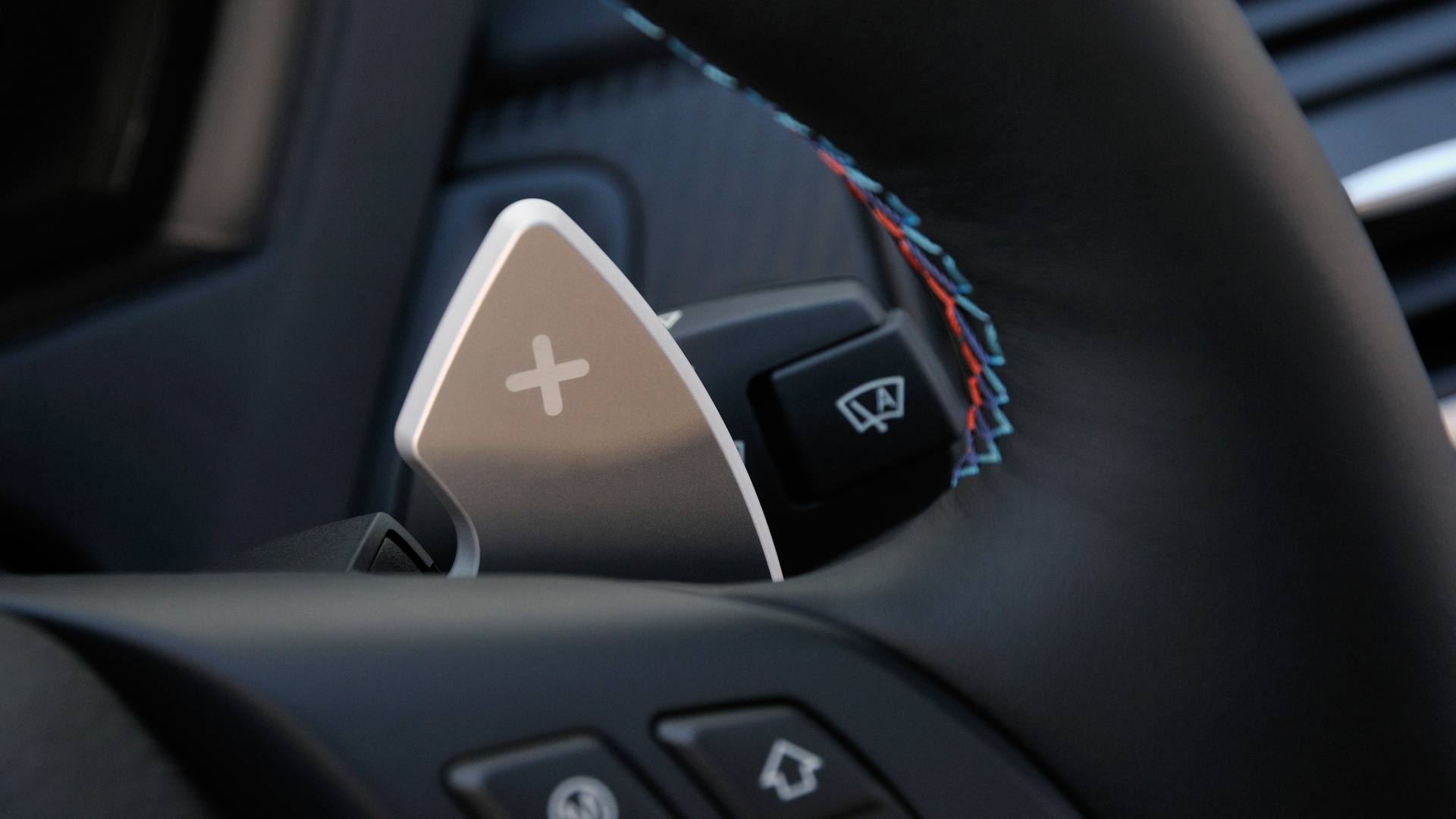 Schaltpaddle und M Lenkrad des BMW X5 M E70