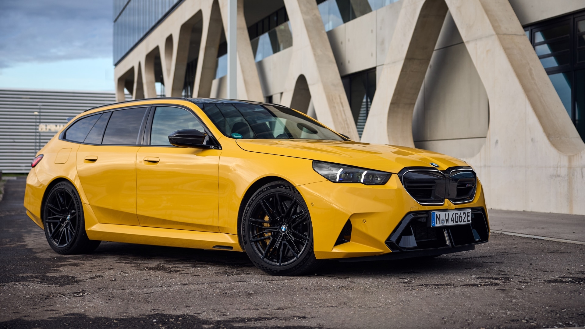 BMW M5 Touring G99 in Speedgelb