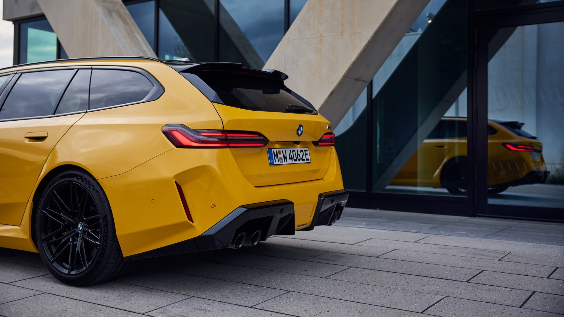 BMW M5 Touring G99 in Speedgelb