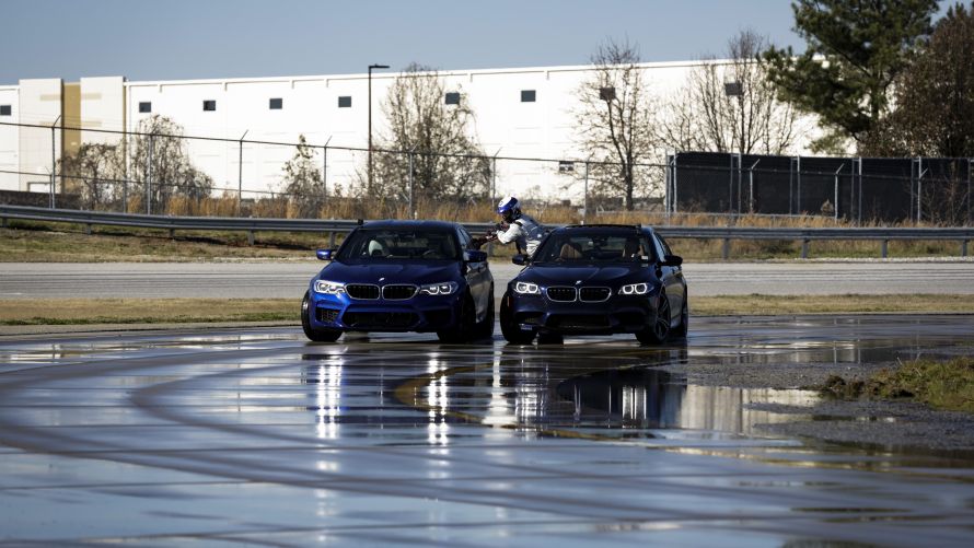 BMW M5 SETS 2 GUINNESS WORLD RECORDS.