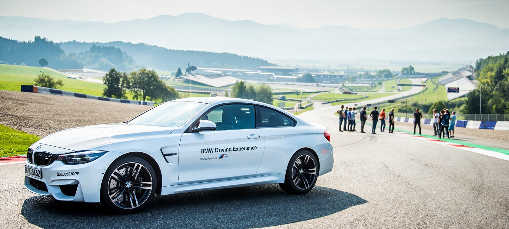 EXPERIENCE THE RACETRACK.