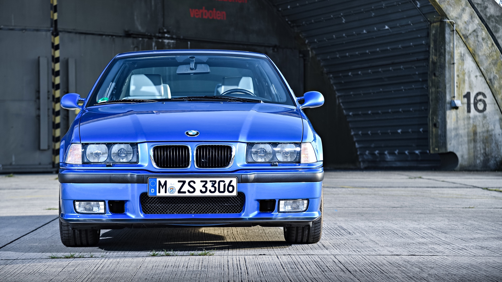 BMW M3 (E36) in BMW Estoril Blue metallic