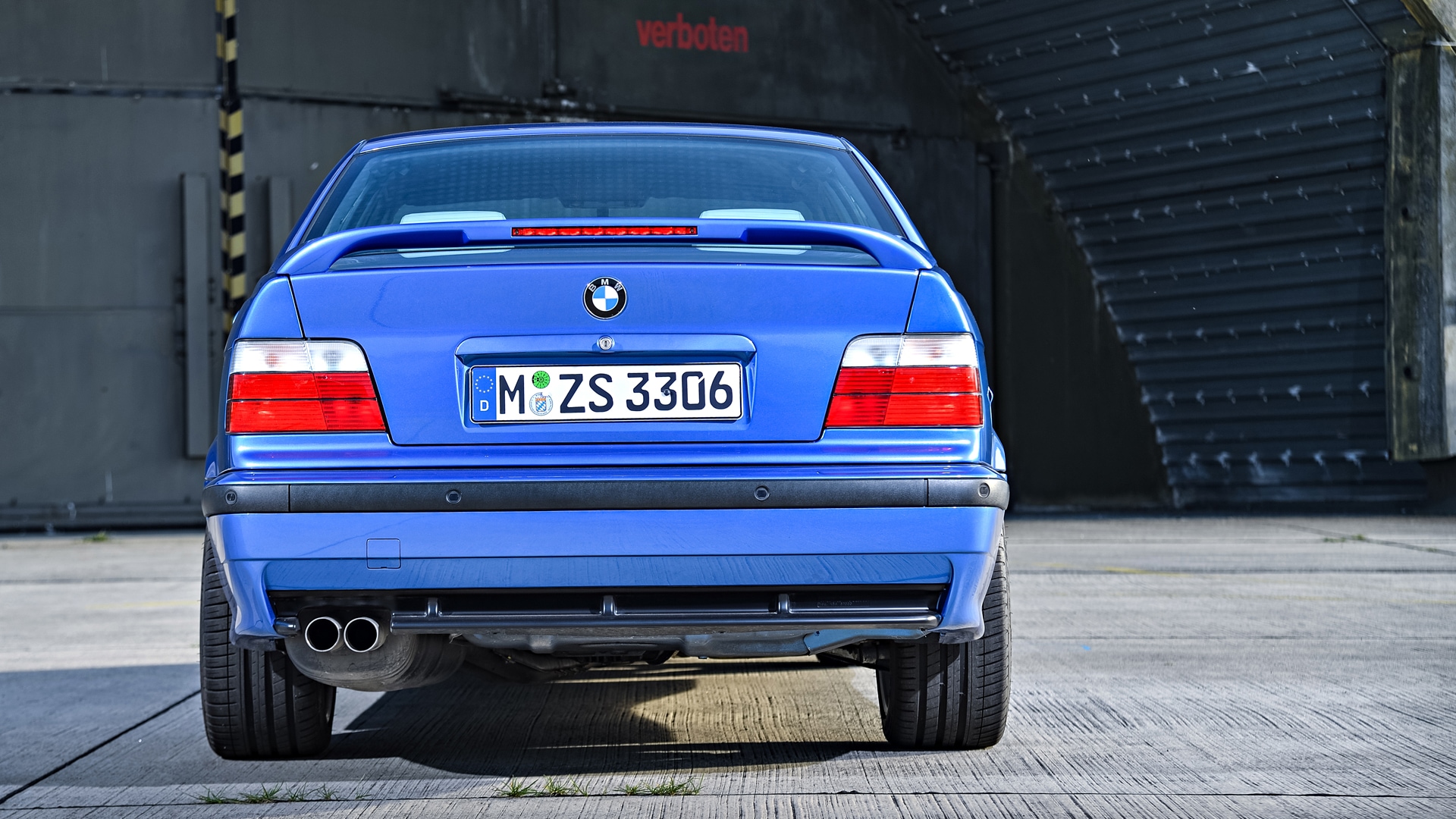 BMW M3 (E36) in BMW Estoril Blue metallic
