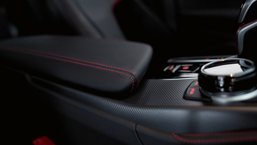 The armrests are integrated into the front and rear doors and also include a one-part centre armerest on the front lightweight centre console.