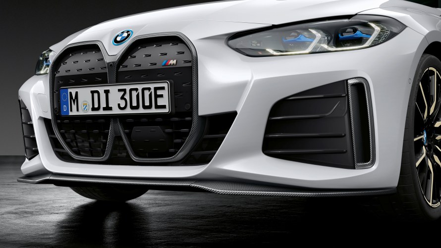 M Performance front splitter carbon-fibre and M air inlet trims carbon-fibre